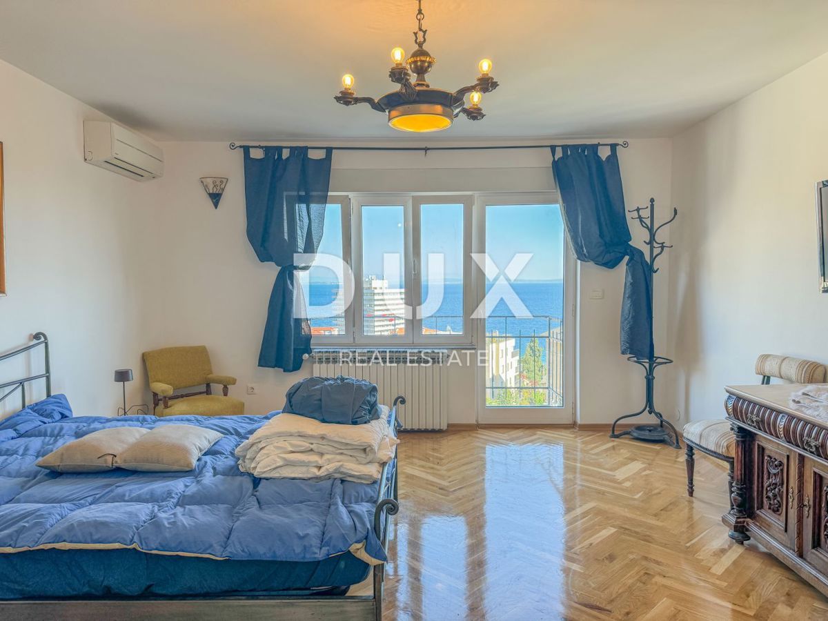 OPATIJA, CENTRO - grande appartamento in una villa austro-ungarica con parcheggio e terrazza 