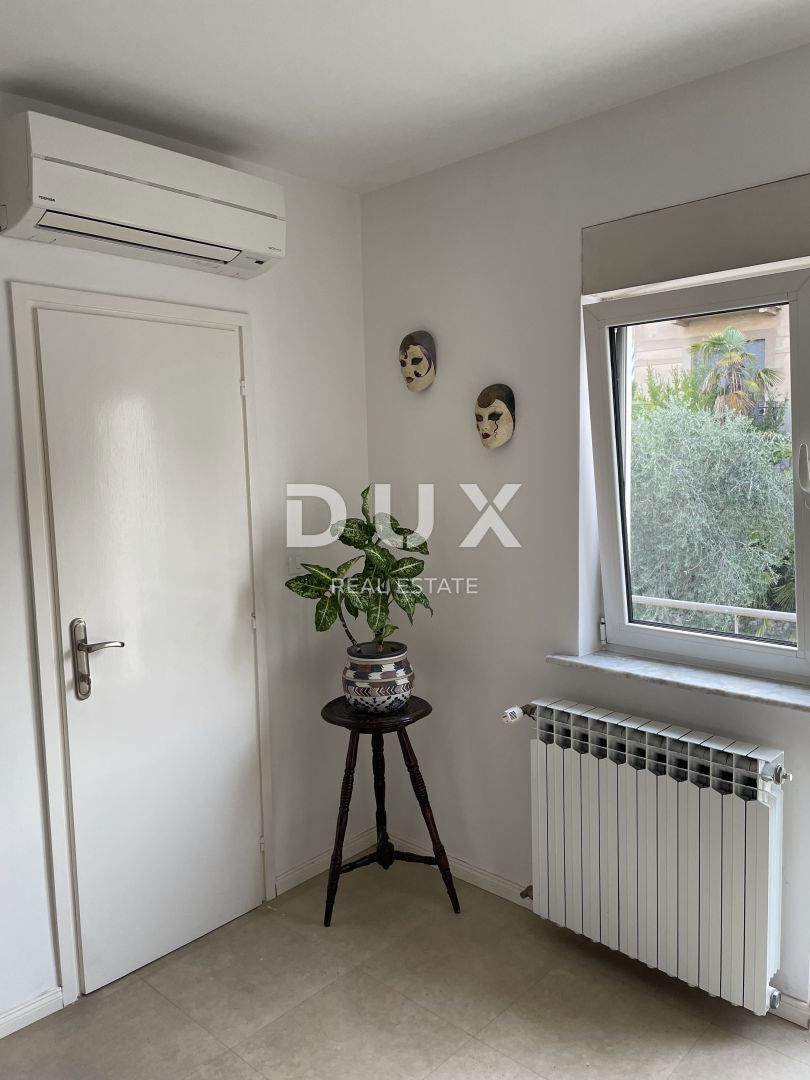 OPATIJA, CENTRO - grande appartamento in una villa austro-ungarica con parcheggio e terrazza 
