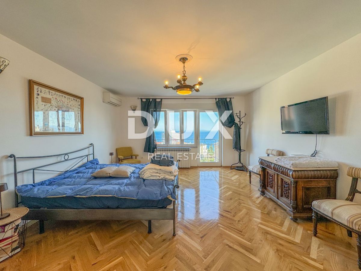 OPATIJA, CENTRO - grande appartamento in una villa austro-ungarica con parcheggio e terrazza 