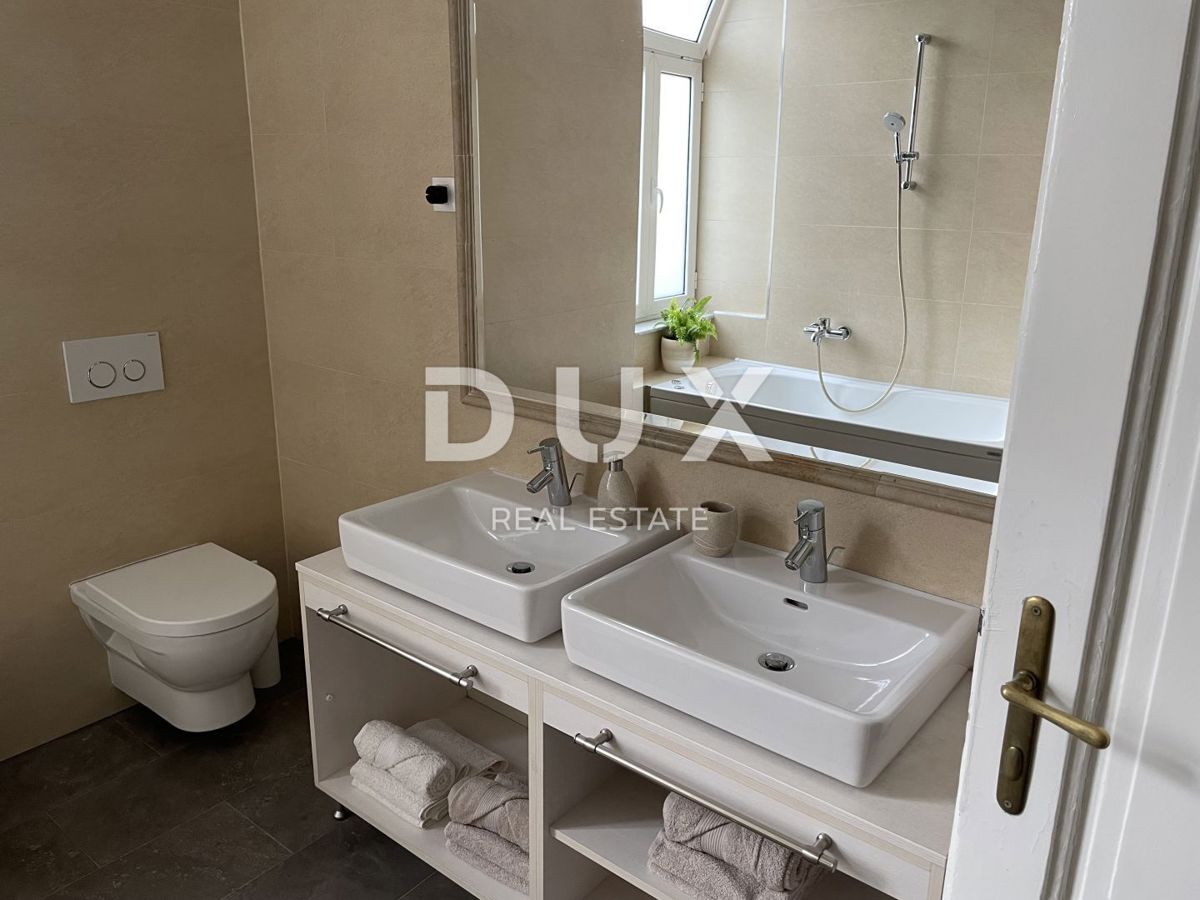 OPATIJA, CENTRO - grande appartamento in una villa austro-ungarica con parcheggio e terrazza 