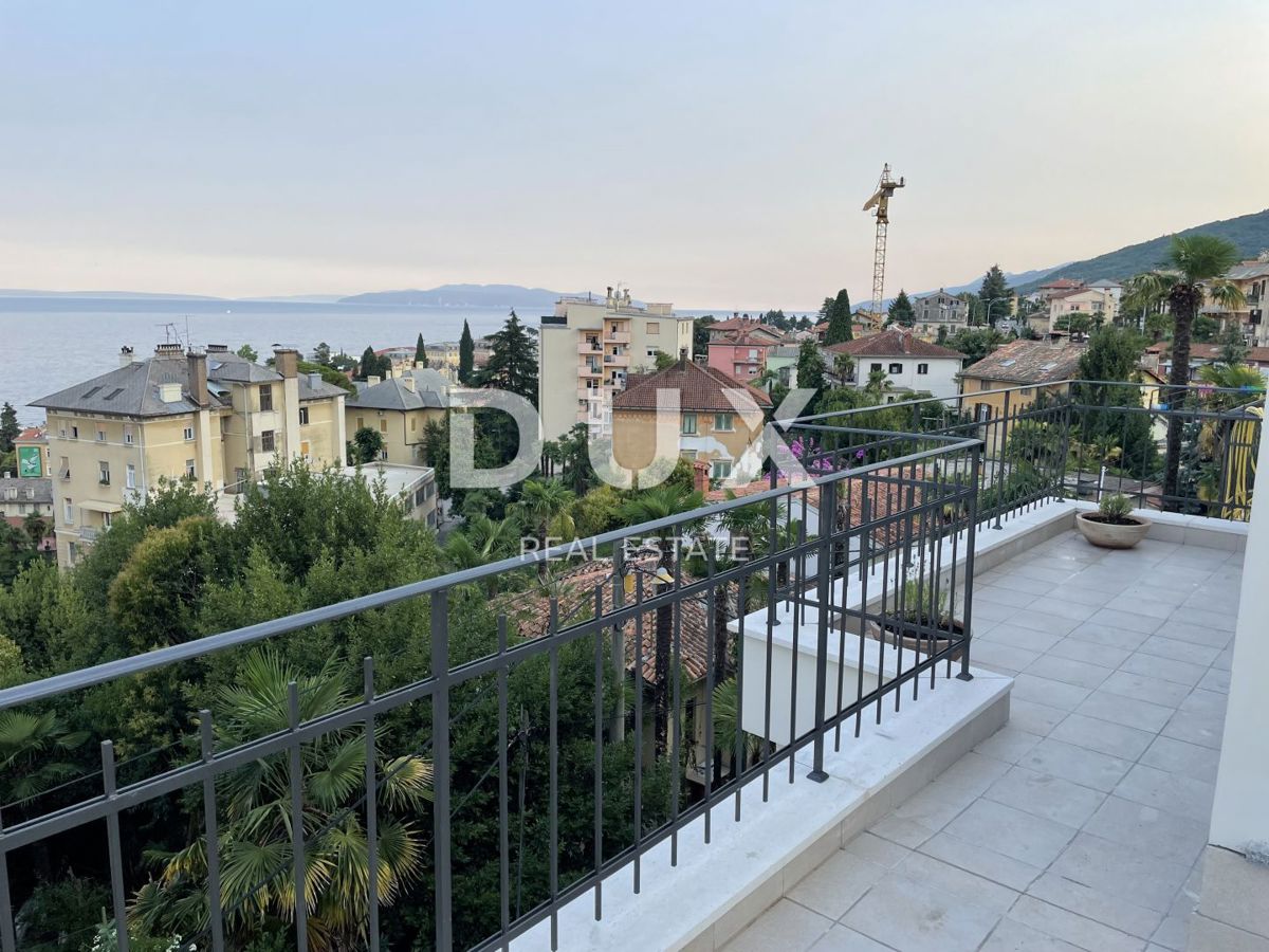 OPATIJA, CENTRO - grande appartamento in una villa austro-ungarica con parcheggio e terrazza 