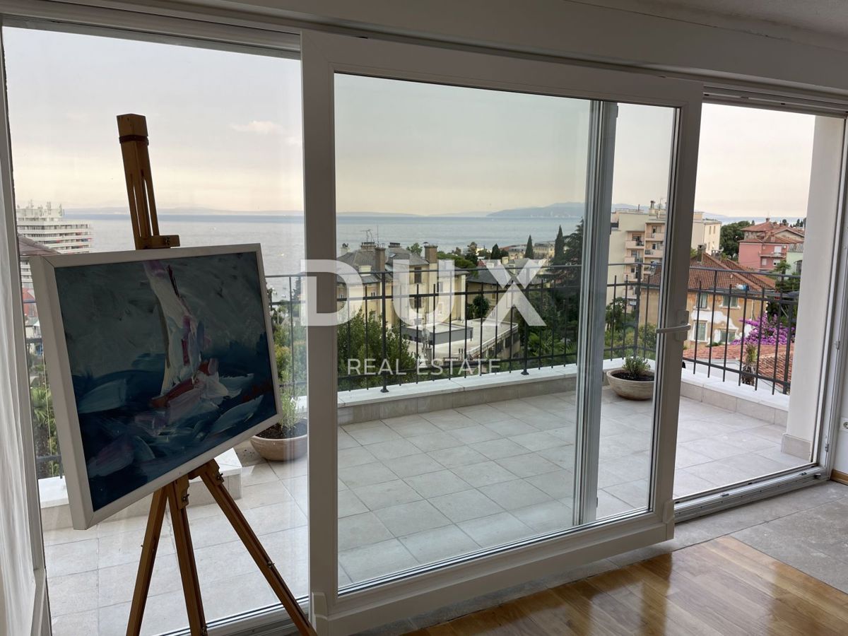 OPATIJA, CENTRO - grande appartamento in una villa austro-ungarica con parcheggio e terrazza 