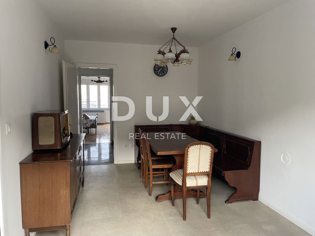 OPATIJA, CENTRO - grande appartamento in una villa austro-ungarica con parcheggio e terrazza 