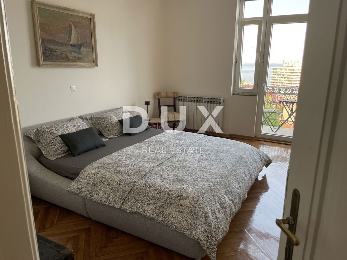 OPATIJA, CENTRO - grande appartamento in una villa austro-ungarica con parcheggio e terrazza 