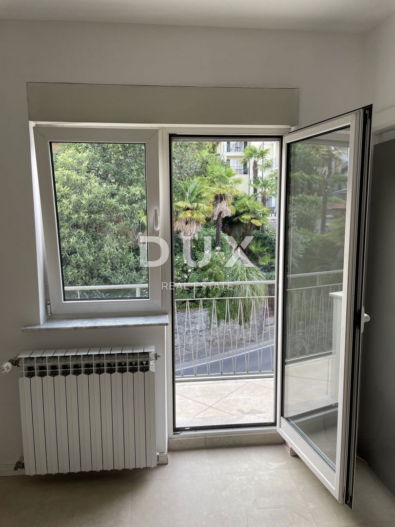 OPATIJA, CENTRO - grande appartamento in una villa austro-ungarica con parcheggio e terrazza 