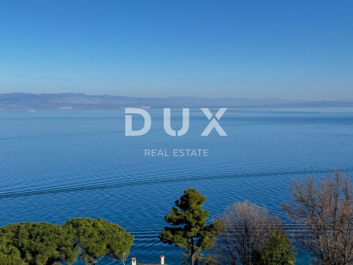 OPATIJA, RIVIERA - terreno per costruire una casa bifamiliare con piscina a 300 m dalla spiaggia, vista panoramica sul mare