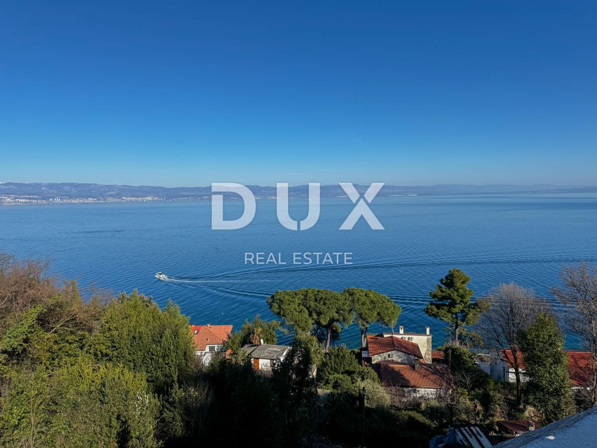OPATIJA, RIVIERA - terreno per costruire una casa bifamiliare con piscina a 300 m dalla spiaggia, vista panoramica sul mare