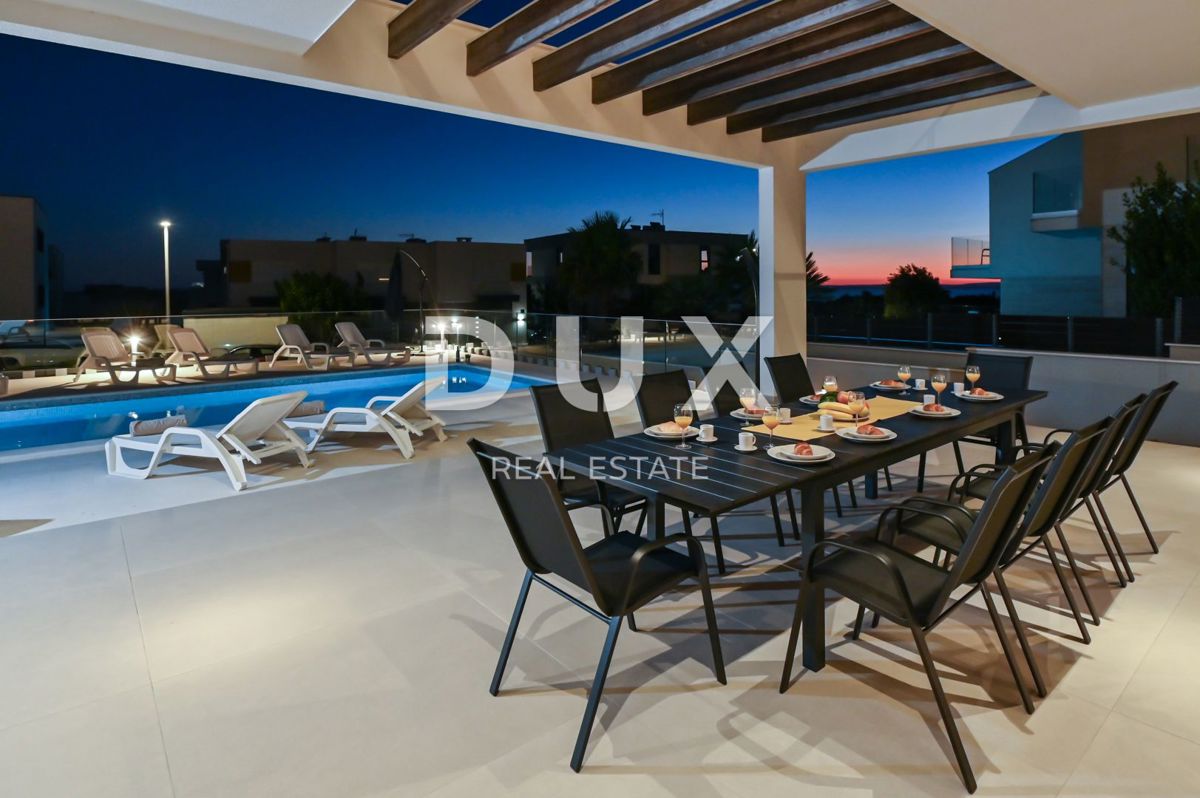 ISOLA DI PAG, NOVALJA - Villa di lusso con piscina in posizione prestigiosa