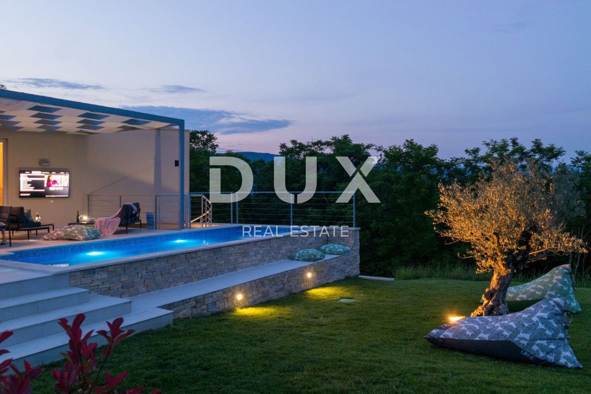 ISTRIA, MONTONA - Villa dall'architettura particolare con una vista meravigliosa!