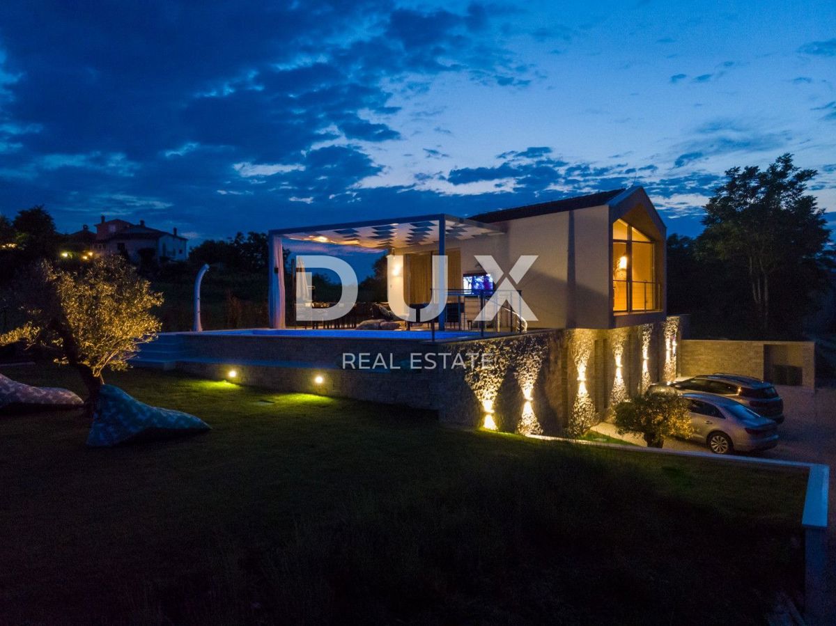 ISTRIA, MONTONA - Villa dall'architettura particolare con una vista meravigliosa!