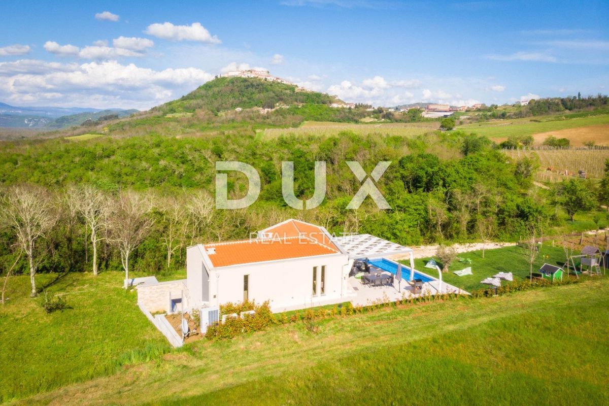 ISTRIA, MONTONA - Villa dall'architettura particolare con una vista meravigliosa!