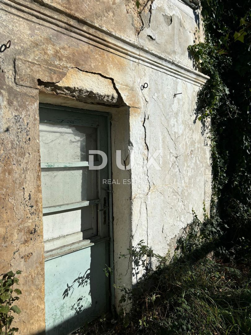 KRALJEVICA, KRIŽIŠĆE - Tre case adattabili con potenziale + GIARDINO in una posizione tranquilla!