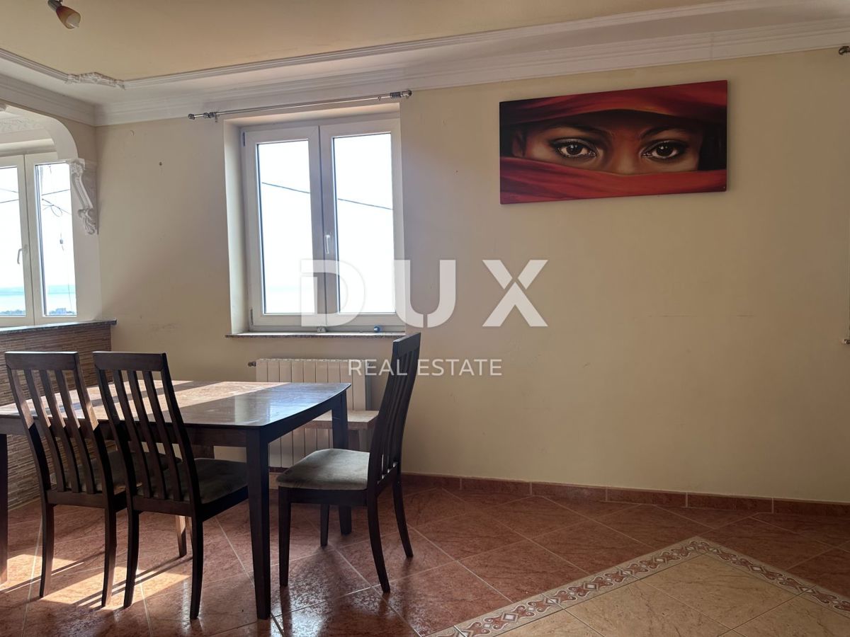 RIJEKA, KOSTRENA - Appartamento duplex con giardino a 800 m dal mare