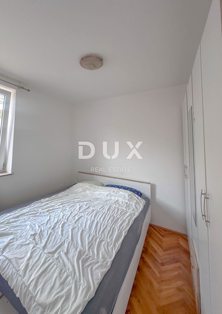 RIJEKA, KOSTRENA - Appartamento duplex con giardino a 800 m dal mare