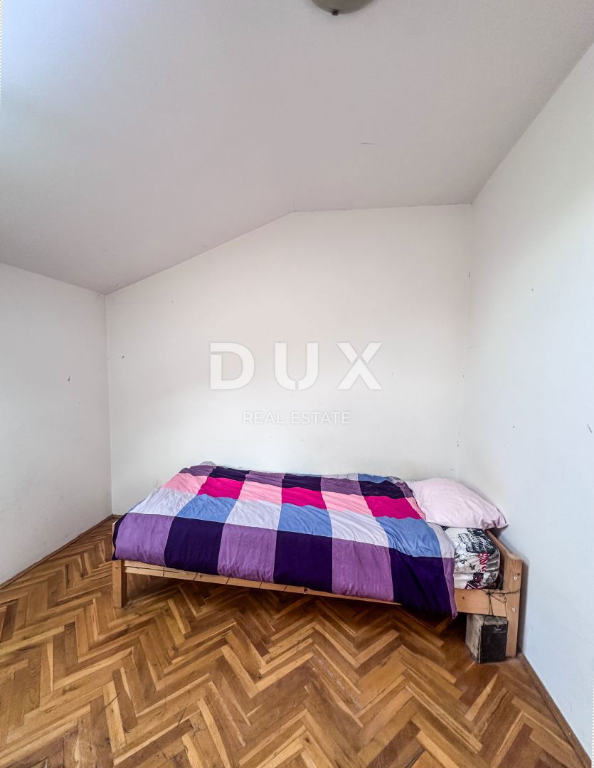 RIJEKA, KOSTRENA - Appartamento duplex con giardino a 800 m dal mare