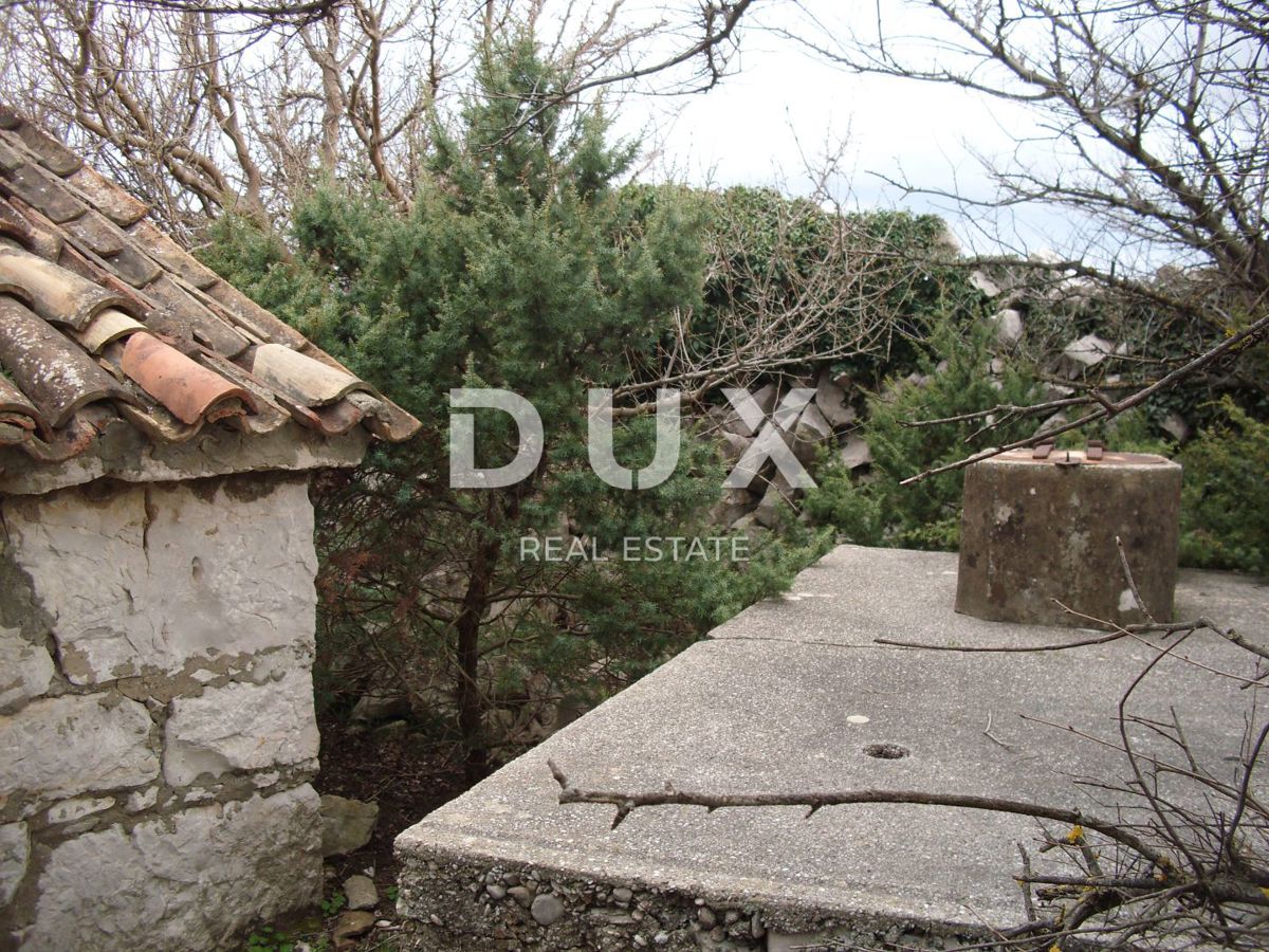 ISOLA DI KRK - Casa in pietra in posizione isolata a 250 m dal mare