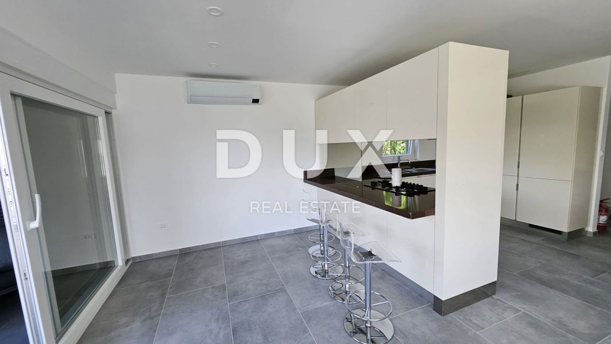 KASTAV, REŠETARI - appartamento di nuova costruzione 130m2, 1° piano, soggiorno + 3 camere da letto con vista mare e garage + giardino 57m2