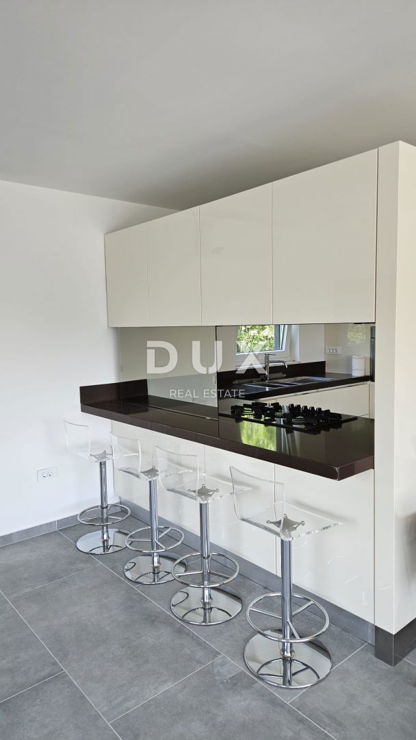 KASTAV, REŠETARI - appartamento di nuova costruzione 130m2, 1° piano, soggiorno + 3 camere da letto con vista mare e garage + giardino 57m2