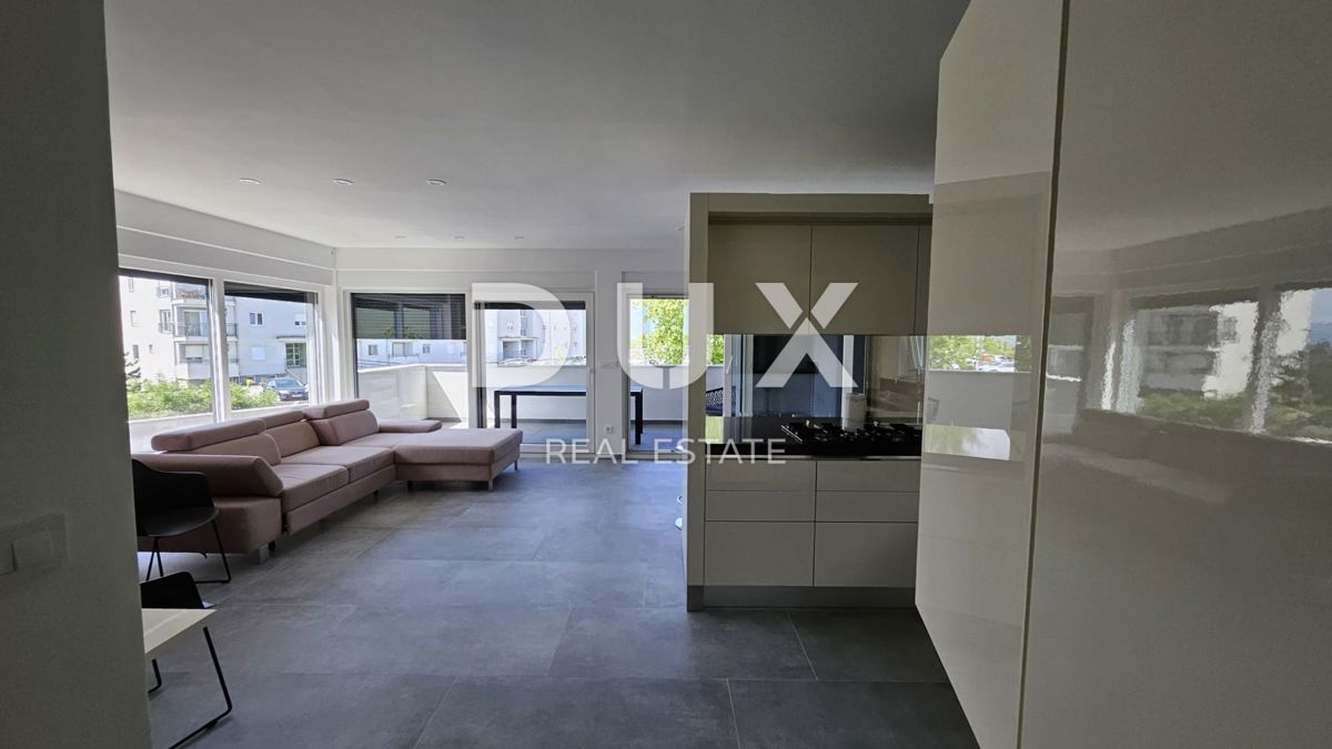KASTAV, REŠETARI - appartamento di nuova costruzione 130m2, 1° piano, soggiorno + 3 camere da letto con vista mare e garage + giardino 57m2