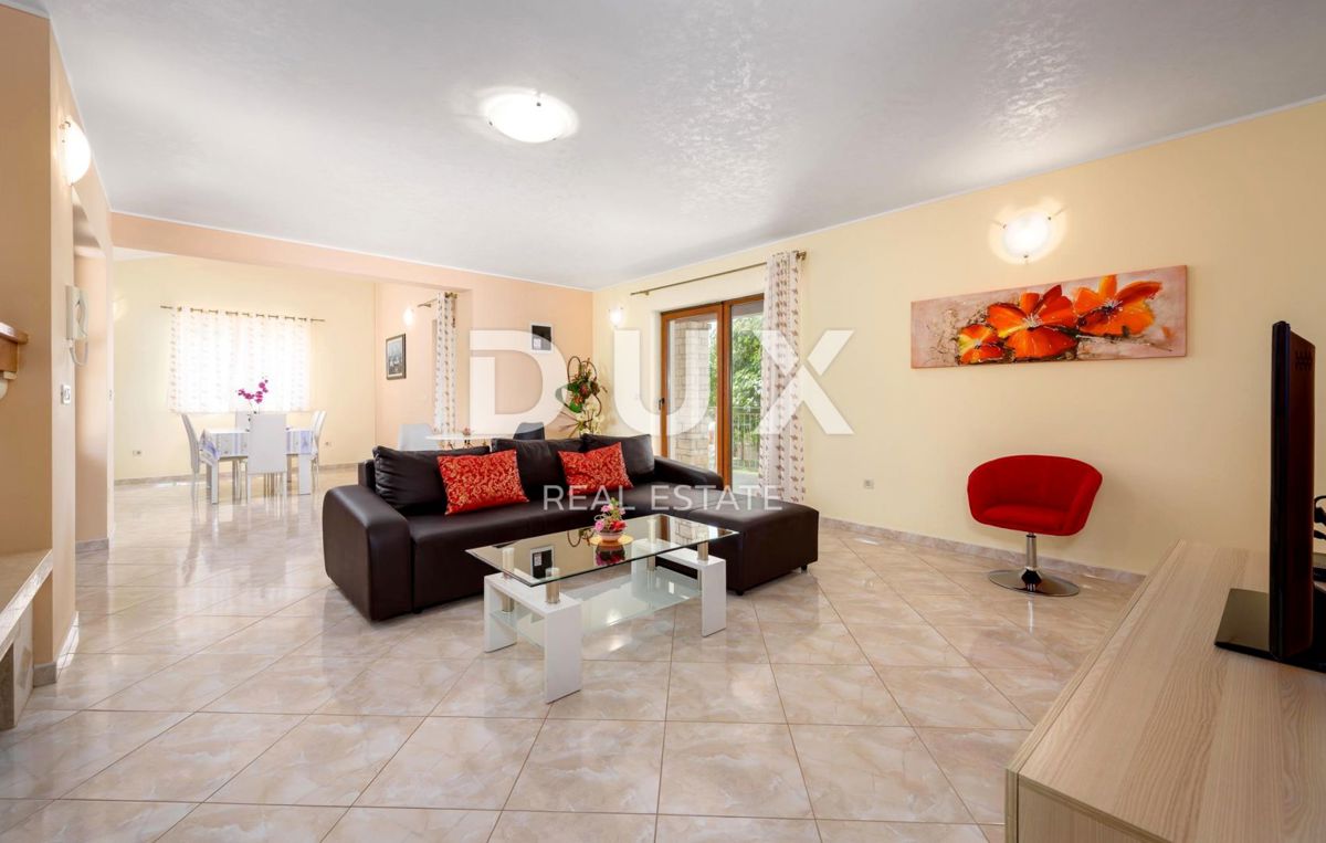 ISTRIA, SVETI LOVREČ - Casa con piscina ai margini del villaggio