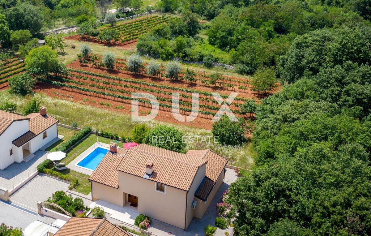 ISTRIA, SVETI LOVREČ - Casa con piscina ai margini del villaggio