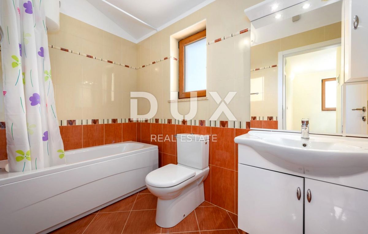 ISTRIA, SVETI LOVREČ - Casa con piscina ai margini del villaggio