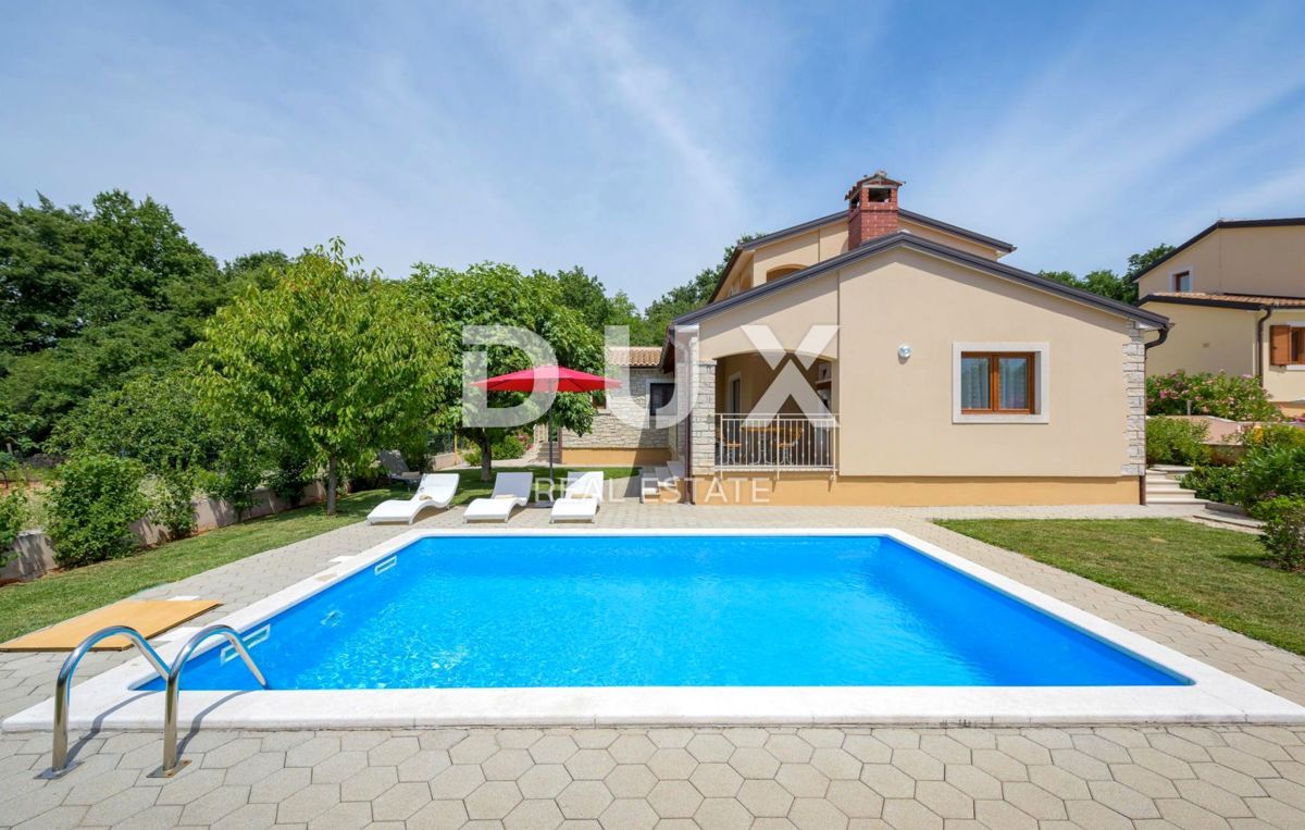 ISTRIA, SVETI LOVREČ - Casa con piscina ai margini del villaggio