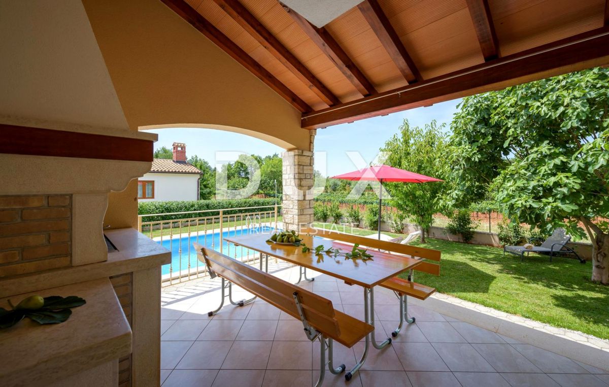 ISTRIA, SVETI LOVREČ - Casa con piscina ai margini del villaggio