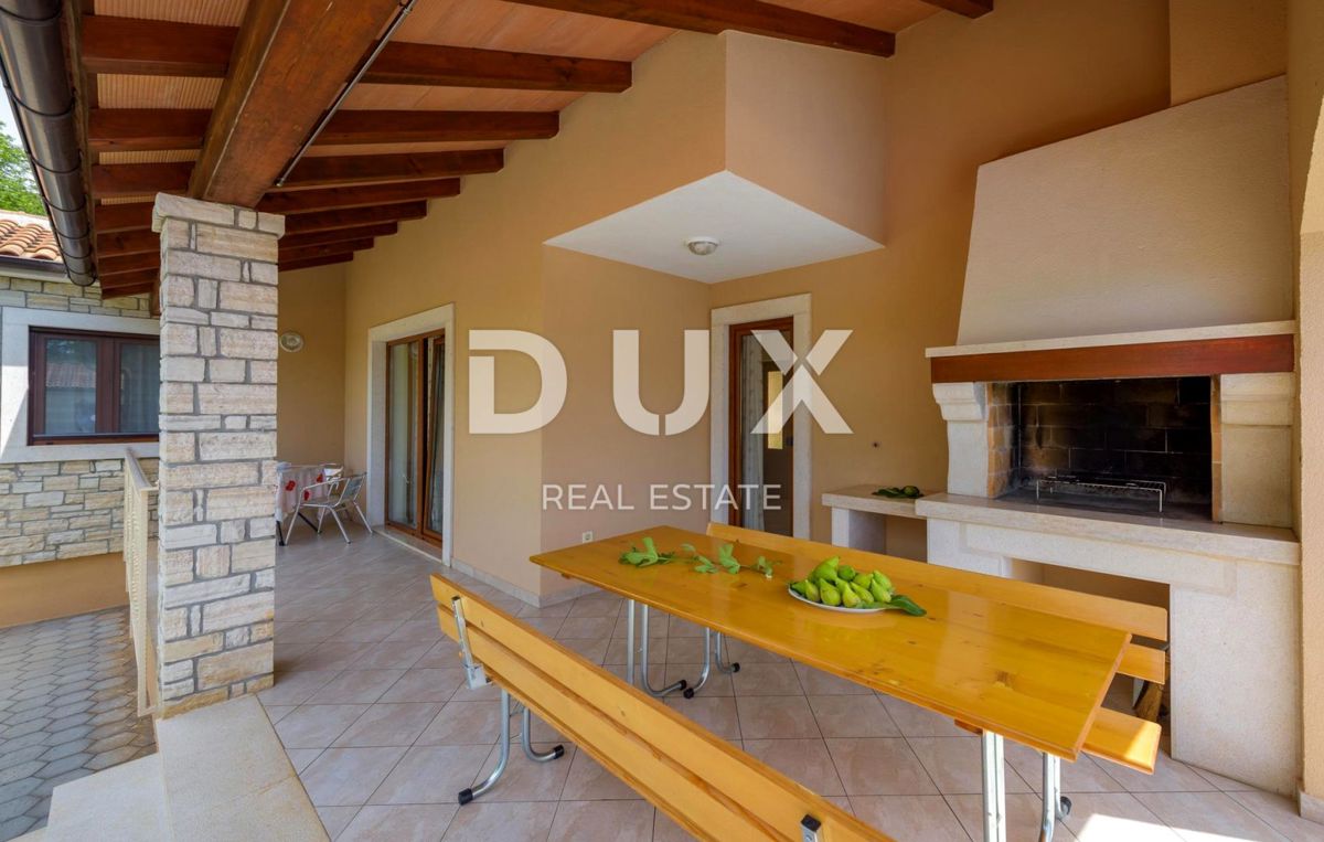 ISTRIA, SVETI LOVREČ - Casa con piscina ai margini del villaggio
