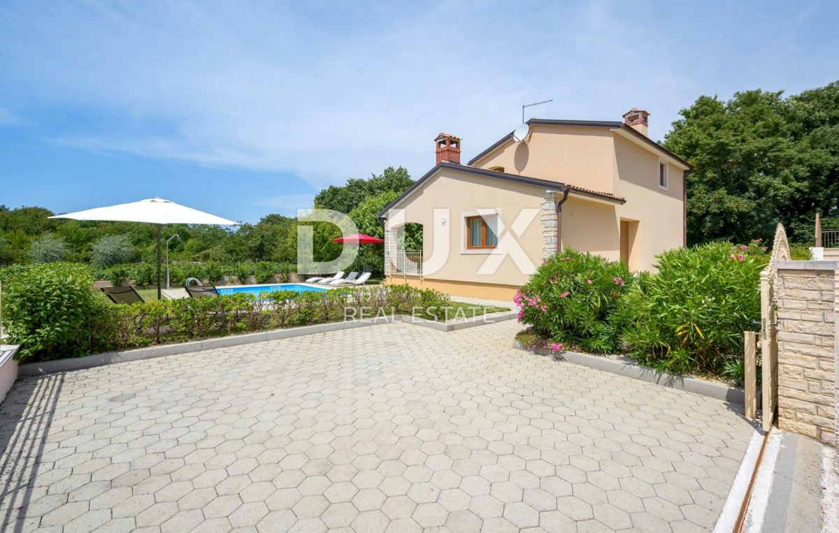 ISTRIA, SVETI LOVREČ - Casa con piscina ai margini del villaggio