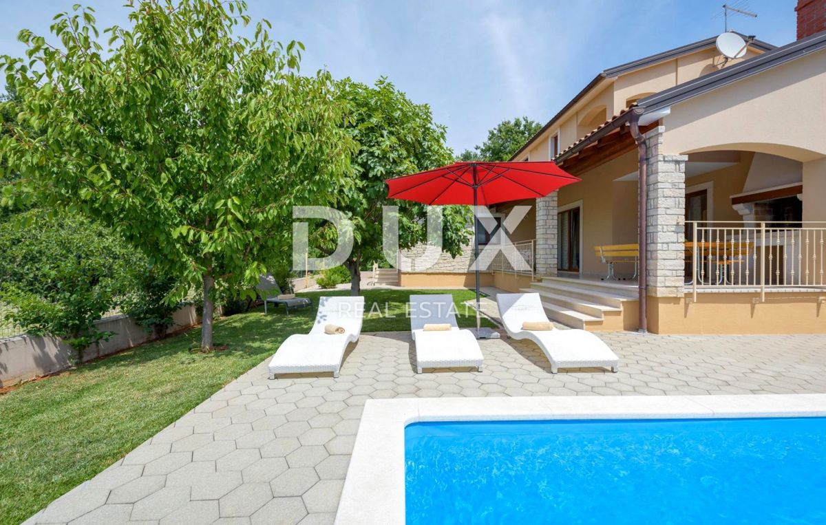 ISTRIA, SVETI LOVREČ - Casa con piscina ai margini del villaggio