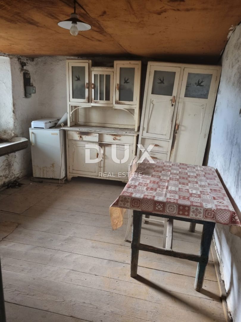 ISTRIA, PINGUENTE - Casa in pietra da ristrutturare con ampio terreno edificabile