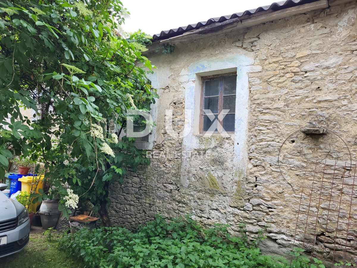 ISTRIA, PINGUENTE - Casa in pietra da ristrutturare con ampio terreno edificabile