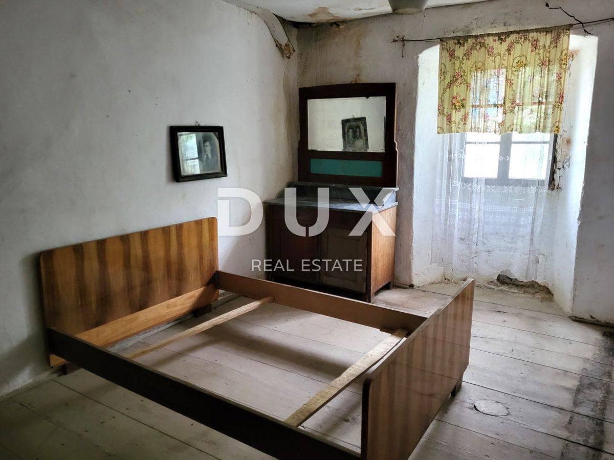 ISTRIA, PINGUENTE - Casa in pietra da ristrutturare con ampio terreno edificabile
