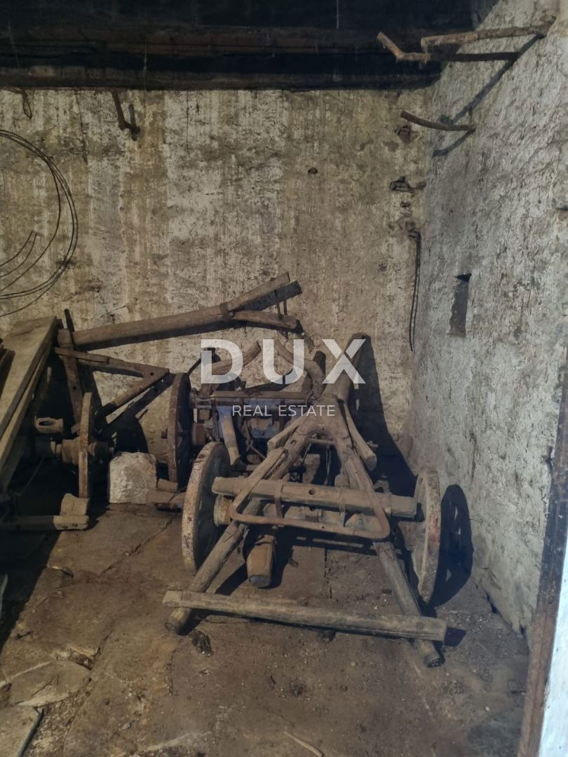 ISTRIA, PINGUENTE - Casa in pietra da ristrutturare con ampio terreno edificabile