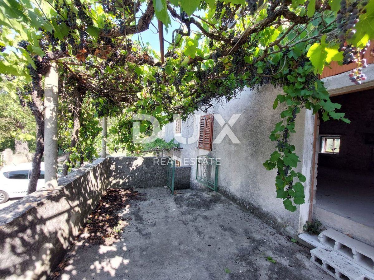 ISTRIA, LABIN - Casa in pietra in fase di ristrutturazione con vista mare