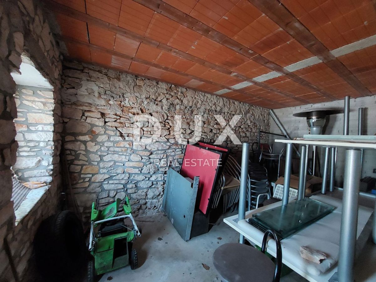 ISTRIA, LABIN - Casa in pietra in fase di ristrutturazione con vista mare