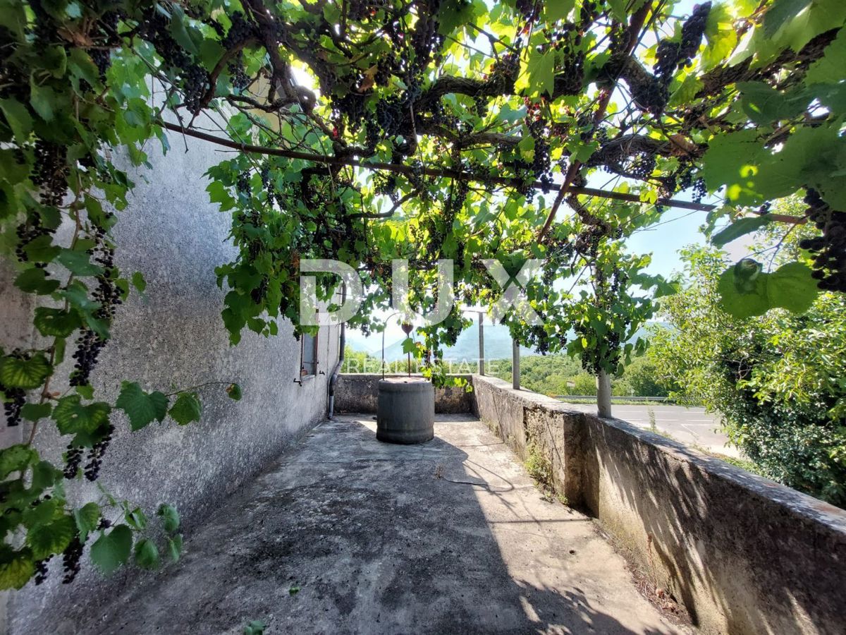 ISTRIA, LABIN - Casa in pietra in fase di ristrutturazione con vista mare