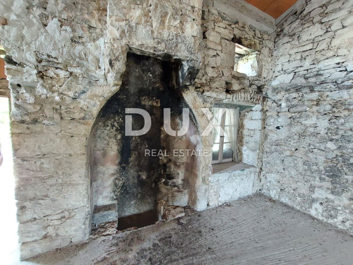 ISTRIA, LABIN - Casa in pietra in fase di ristrutturazione con vista mare
