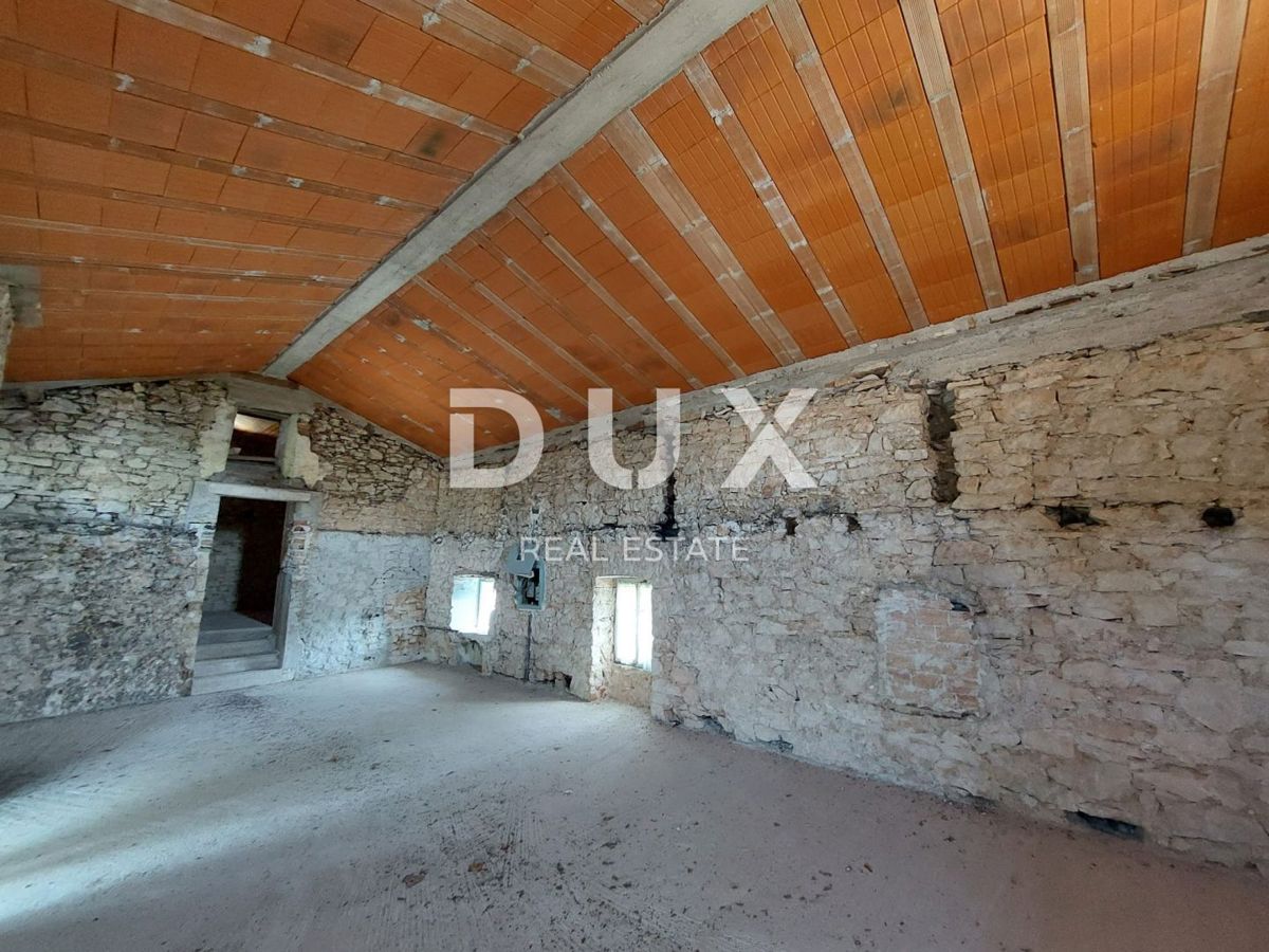ISTRIA, LABIN - Casa in pietra in fase di ristrutturazione con vista mare