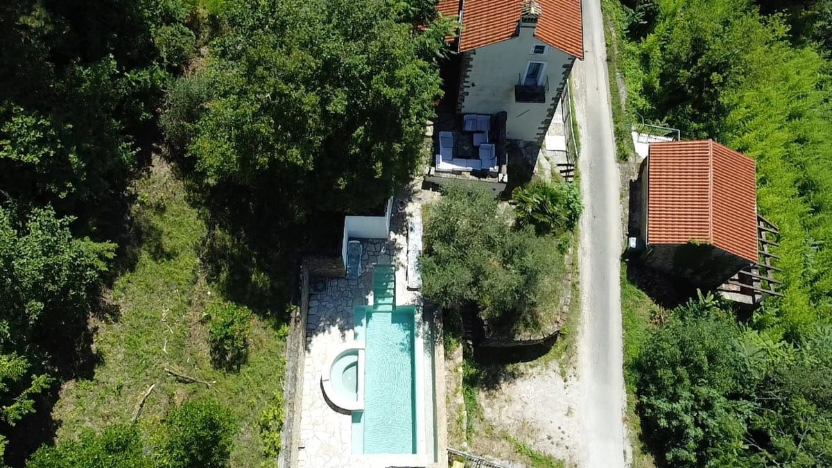 ISTRIA, MOTOVUN - Una fiaba di pietra nella natura! RARITÀ!