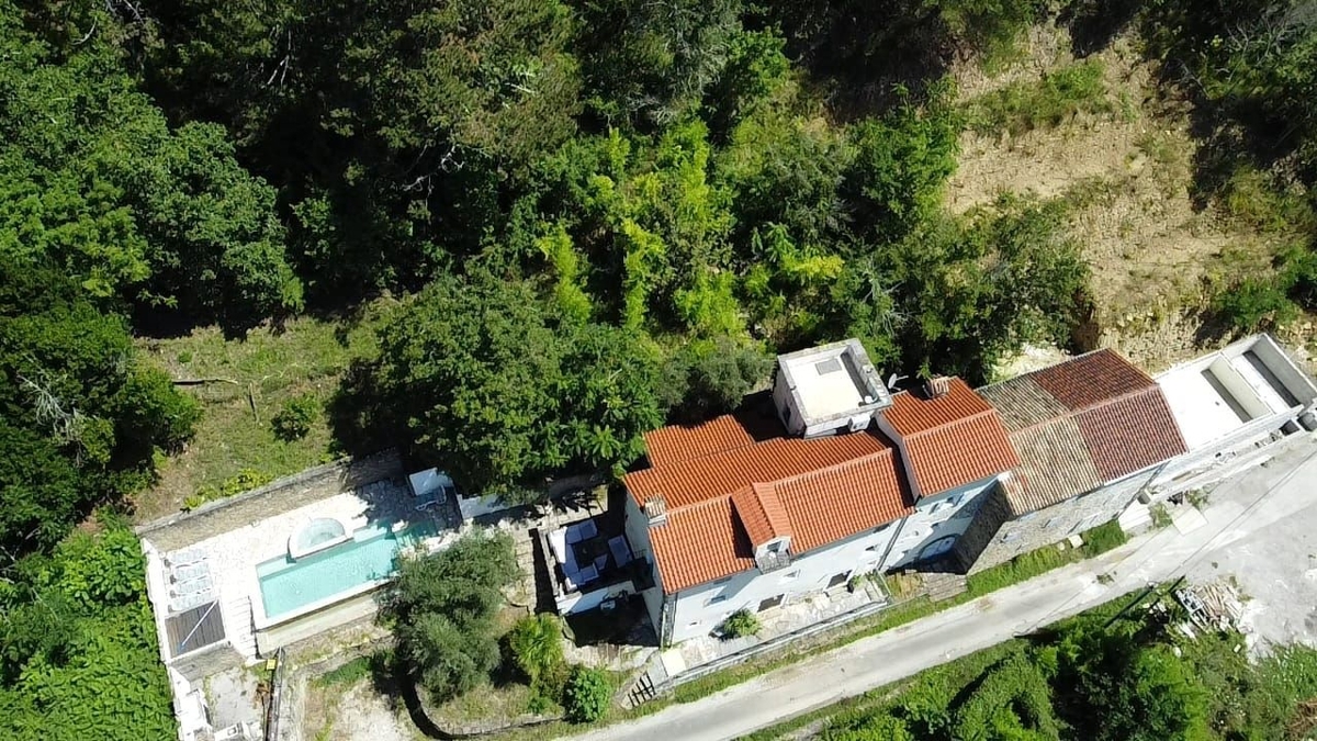 ISTRIA, MOTOVUN - Una fiaba di pietra nella natura! RARITÀ!