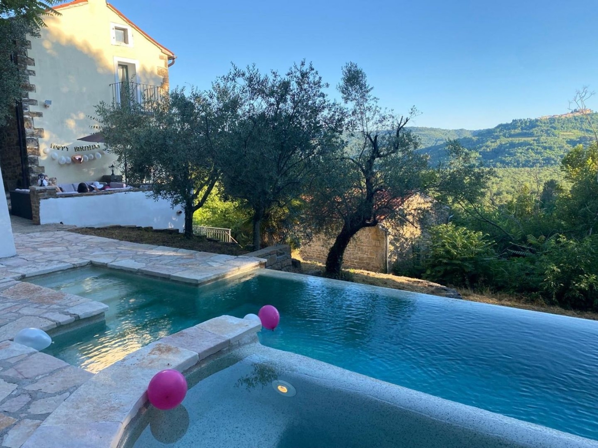 ISTRIA, MOTOVUN - Una fiaba di pietra nella natura! RARITÀ!