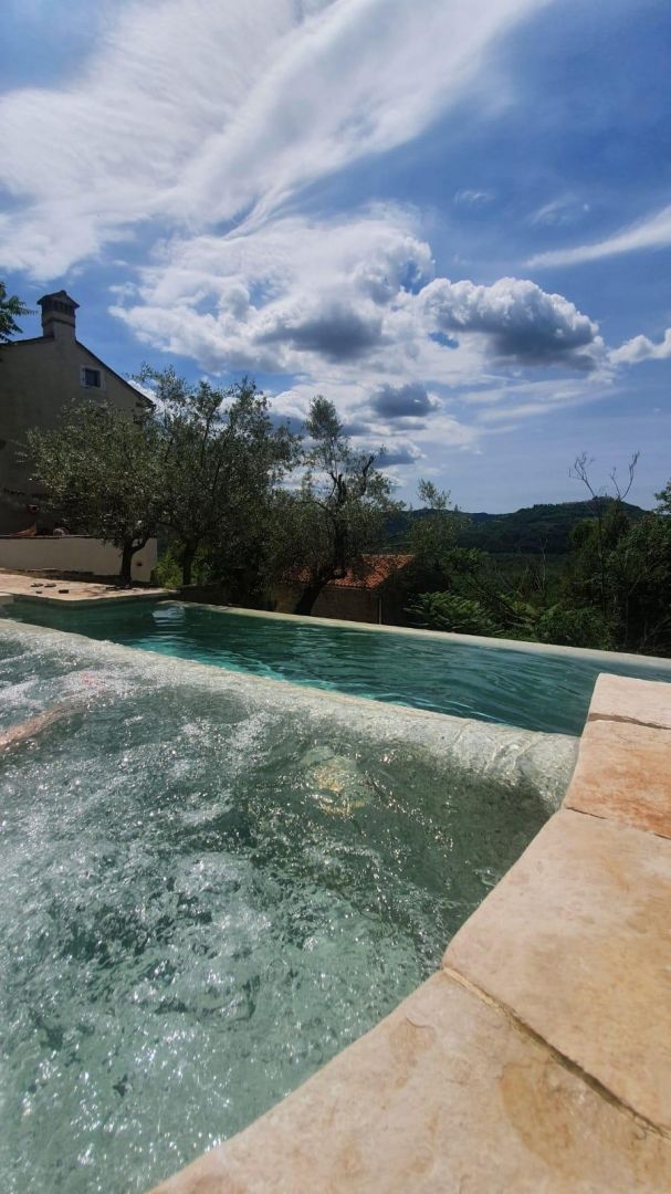 ISTRIA, MOTOVUN - Una fiaba di pietra nella natura! RARITÀ!
