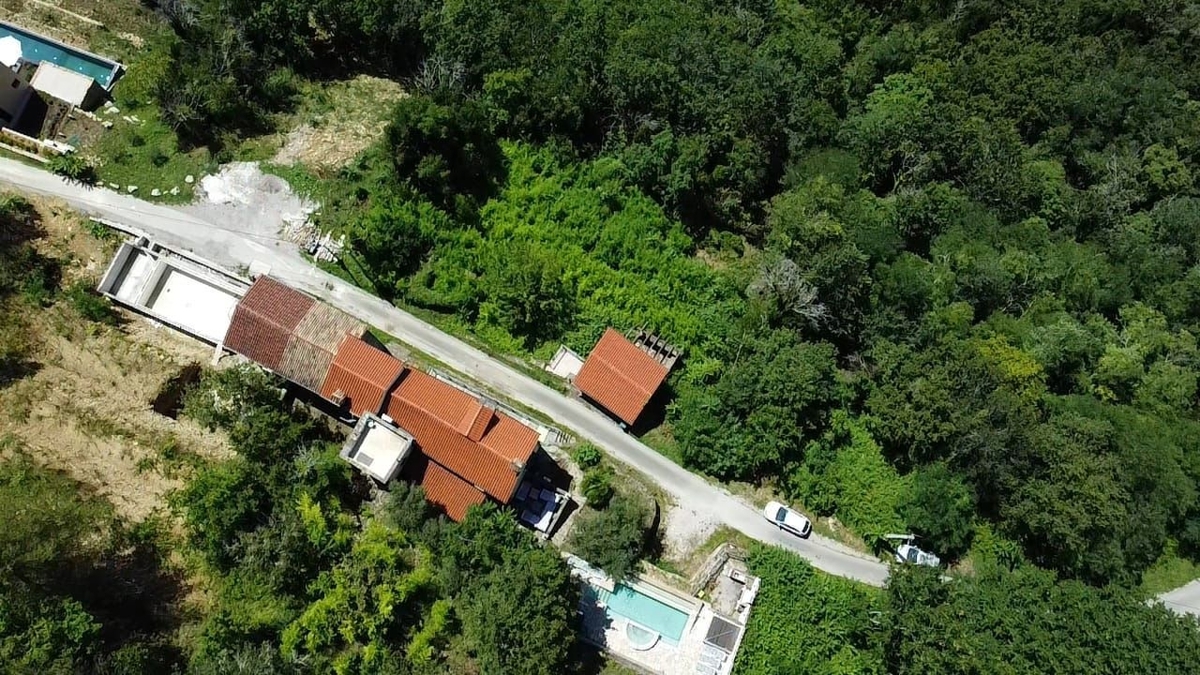 ISTRIA, MOTOVUN - Una fiaba di pietra nella natura! RARITÀ!