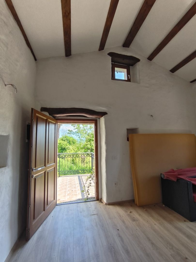 ISTRIA, MOTOVUN - Una fiaba di pietra nella natura! RARITÀ!