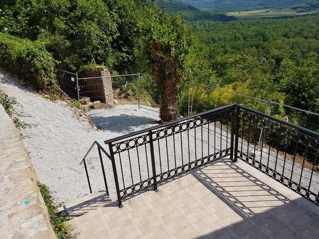 ISTRIA, MOTOVUN - Una fiaba di pietra nella natura! RARITÀ!