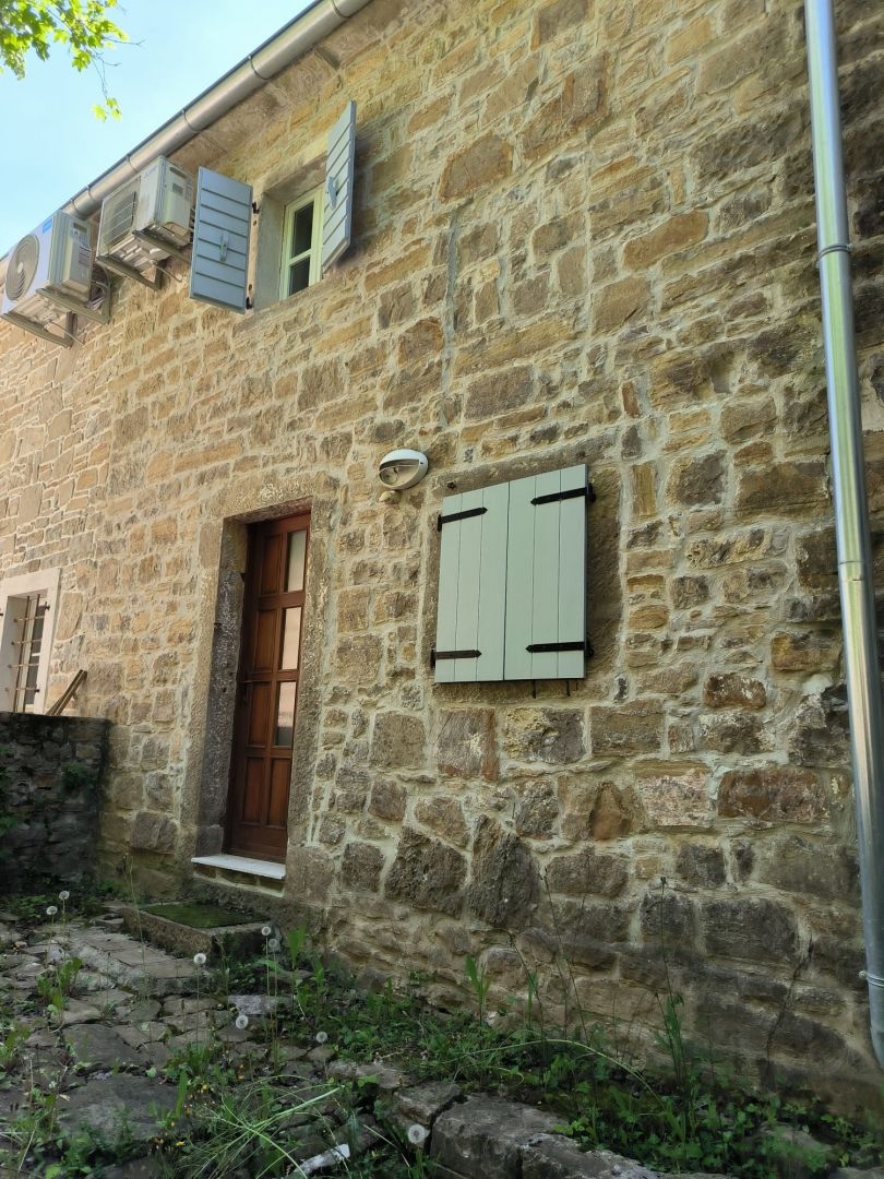 ISTRIA, MOTOVUN - Una fiaba di pietra nella natura! RARITÀ!