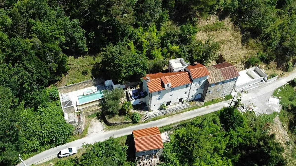 ISTRIA, MOTOVUN - Una fiaba di pietra nella natura! RARITÀ!