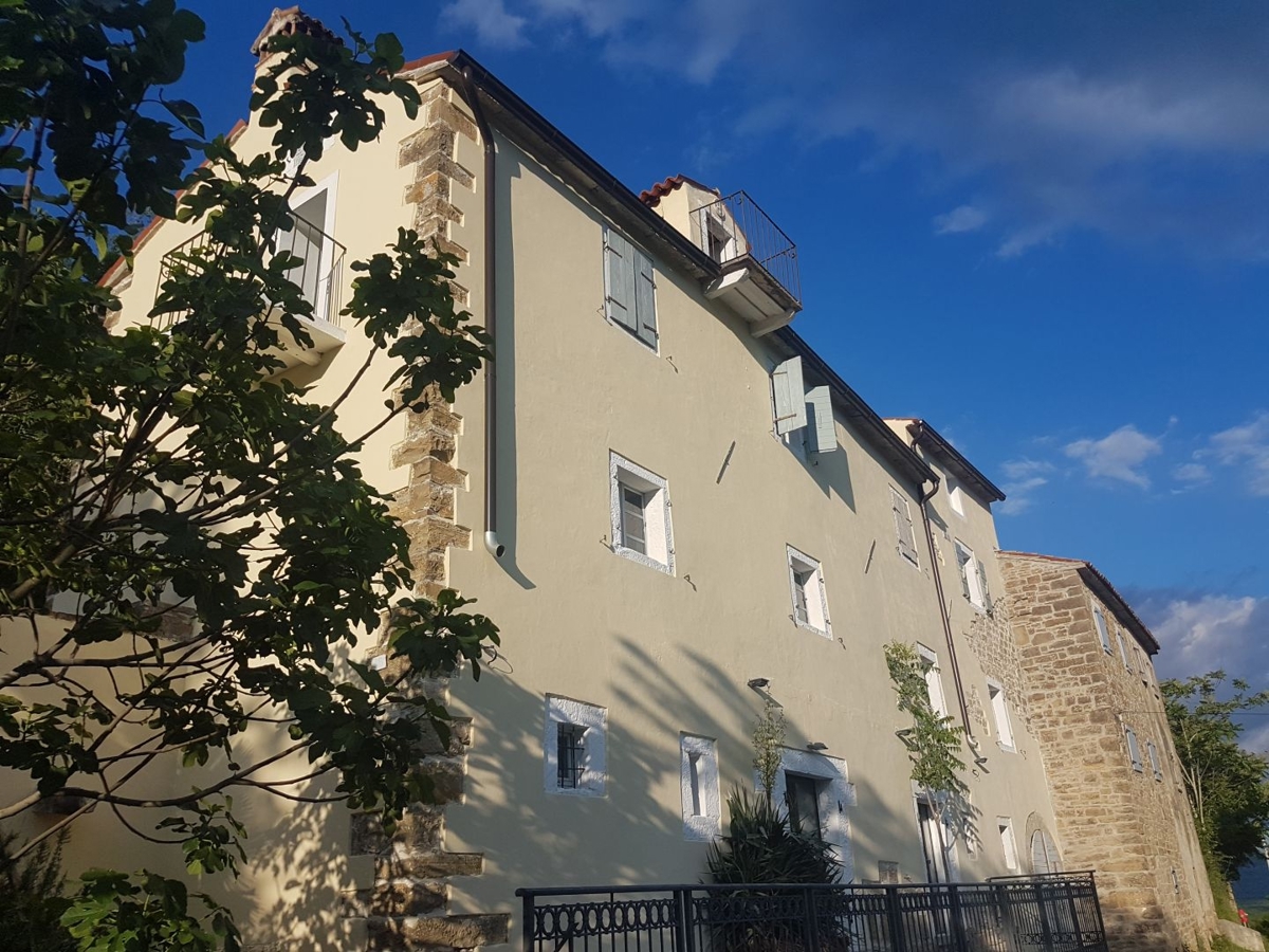ISTRIA, MOTOVUN - Una fiaba di pietra nella natura! RARITÀ!